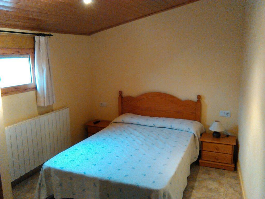 Apartamentos Turisticos Rosario Camarena de la Sierra Bilik gambar