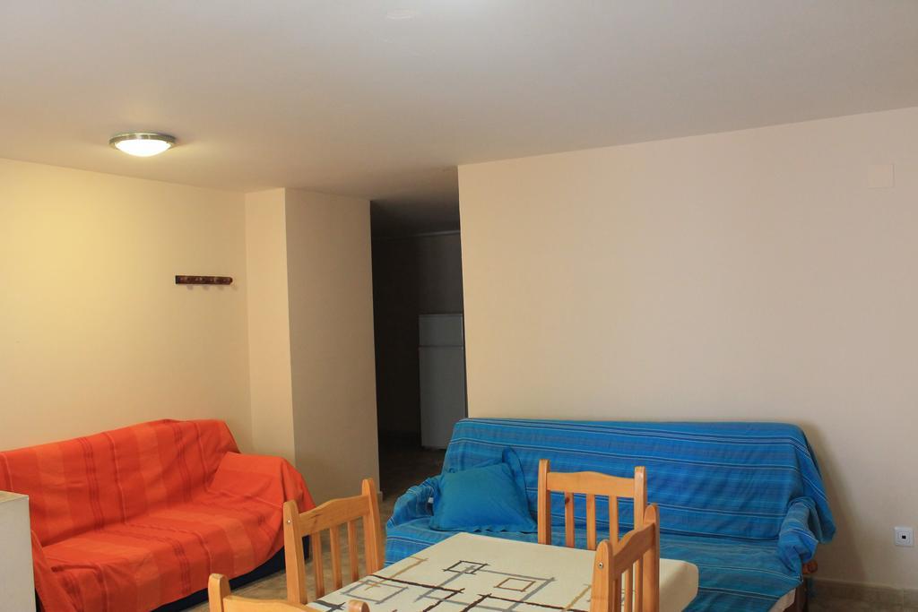 Apartamentos Turisticos Rosario Camarena de la Sierra Bilik gambar
