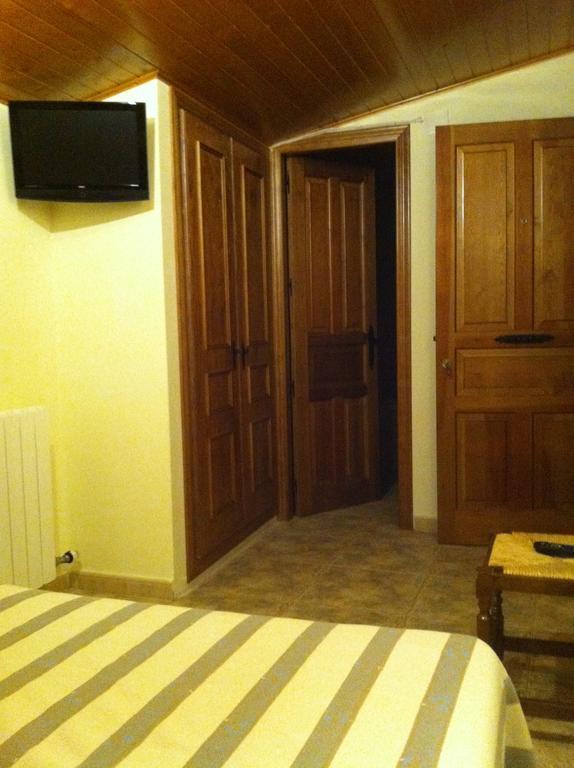 Apartamentos Turisticos Rosario Camarena de la Sierra Luaran gambar